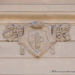 Fascio Littorio sulla lesena del Palazzo - Particolare (foto Romeo Brescia)