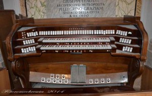 Tastiera del vecchio organo