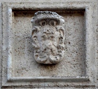 Chiesa di S. Agostino – stemma di Carlo VI Asburgo