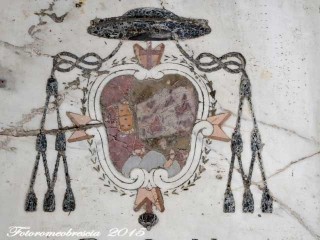 Chiesa di S. Giovanni Battista – Stemma del vescovo mons. Antonio Monforte